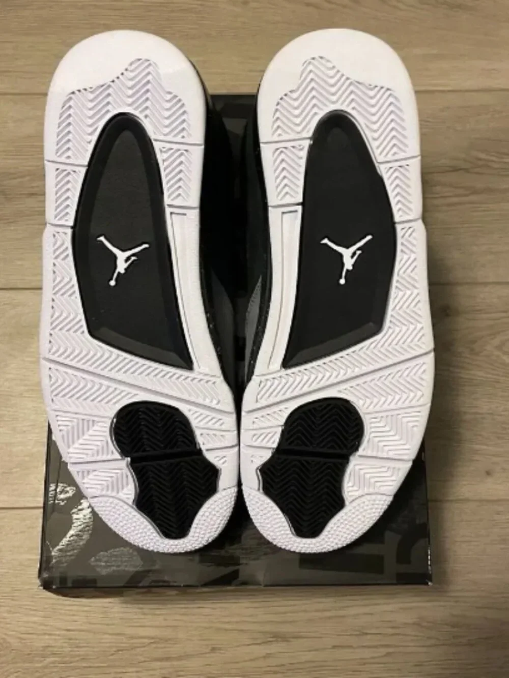 Air Jordan 4 Retro “Fear” 2024